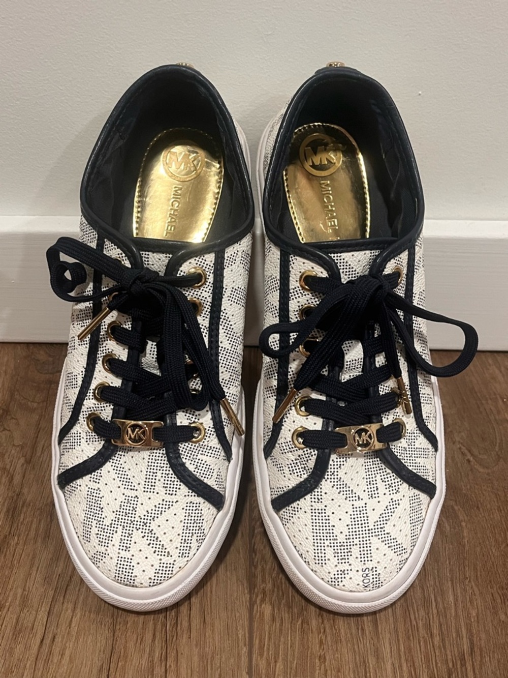 Michael Kors Boerum Sneaker in White/Navy - Picture 4 of 12